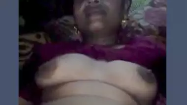 Desi aunty show her big boobs