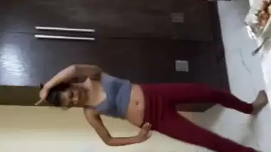 Desi girl very hot dance hotel room