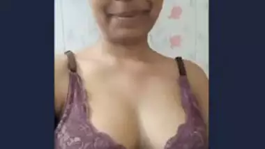 Cute Desi Girl Showing Boob and pussy