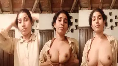 Paki Bhabhi showing boobs new clip