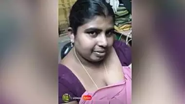 Desi BBW with XXX decollete looks provocatively during selfie sex clip