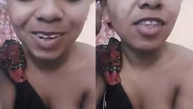 Adorable Indian girl sings XXX song making viewers in mood for sex