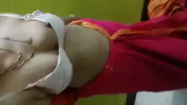 Desi sexpot takes amazing poses and throw bra away baring nice boobs