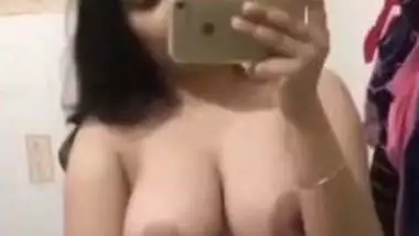 Beautiful Sexy Paki Girl Showing