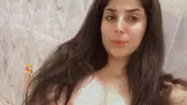 Cute Paki Babe Boobs n Pussy Shows