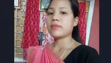 Guwahati Girl Shows her Boobs