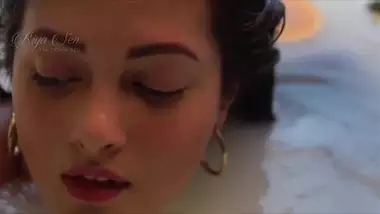 Riya sen app clip