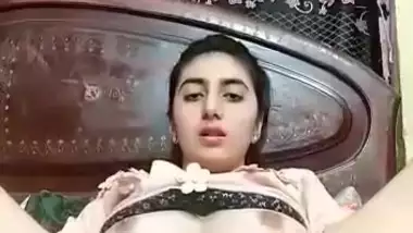 Paki babe rubbing