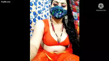 Delhi ki Priya bhabhi webcam show boobs and legs