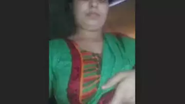 Desi bhabhi showing nude vdo