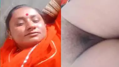 Real Desi Bhabhi making video for her young lover