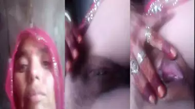 Dehati aunty pussy show video for her secret lover