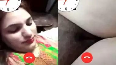 Beautiful Pakistani houseife showing pussy on video call