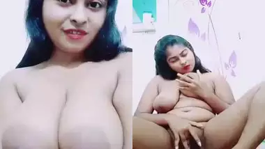 Sexy busty Bengali bitch fingering pussy selfie MMS