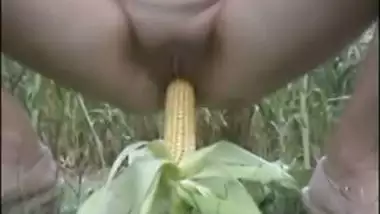 Desi sex starved bhabhi outdoor masturbation sex scandal