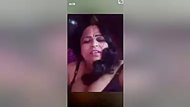 Desi Aunty Shows Her Boobs And Pussy