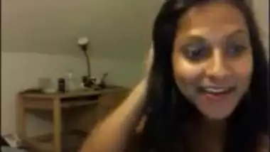 Indian college angel flaunts her body for BOYFRIEND on Skype