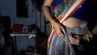 Amateur MMS video of sexy Desi wife performing amazing XXX striptease