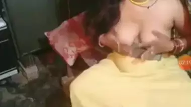 Desi village bhabi nice boobs show