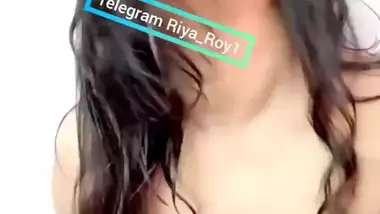 Desi Girl Riya Shows Nude Body with Dirty Bangla Talking