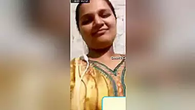 Today Exclusive- Horny Desi Girl Showing Her Boobs And Pussy On Video Call Part 1