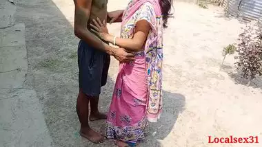 Bengali cougar in pink saree enjoys outdoor XXX sex with Desi man