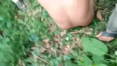 Village bhabi Caught Fucking In Jungle