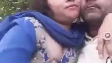 Desi Bhabhi n Boos Outdoor Boobplay