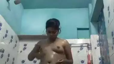 Recording her bath session