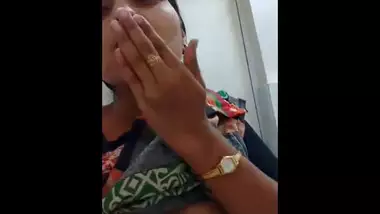 Desi Bhabhi Showing Boobs