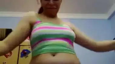 pakistani wife in dubai dancing