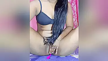 Today Exclusive- Horny Bhabhi Fingerring On Cam Show