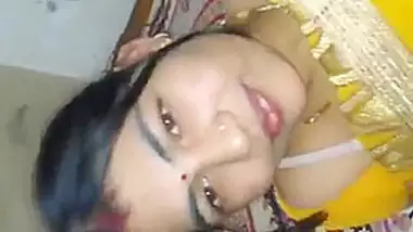 In Saree With Lovely Boobs And Seducing Face - Desi Bhabhi And Indian Desi Bhabhi