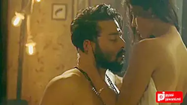 Desi Bhabhi Ro Rhi Hut Dete Hue Jabki Uska Pati Dekh