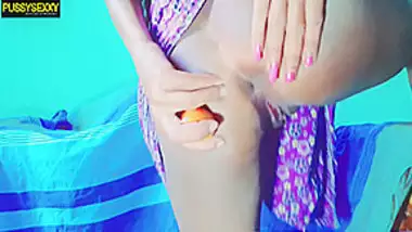 Desi Aunty And Sri Lankan In Tomato Anal Fun ඇන්ටි කෑල්ල පුකේ තක්කාලි ගහනව