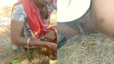 Rajasthani Randi drinking whisky showing pussy