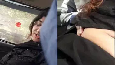 Pakistani girl pussy rubbing in car