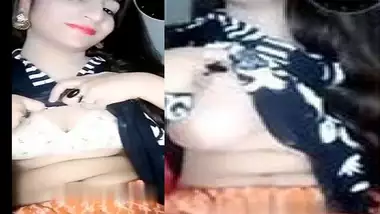 Pakistani sex chat girl showing cute boobs