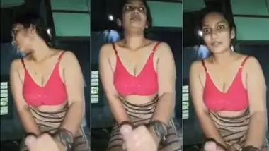 Hot Kerala girl gives a handjob in Malayalam sex MMS