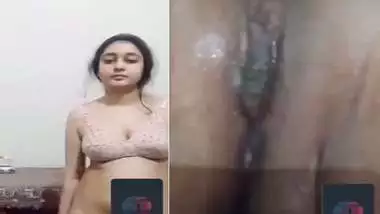 Girlfriend wet Indian pussy viral showing live